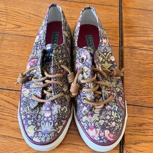 Sperry slip on shoes